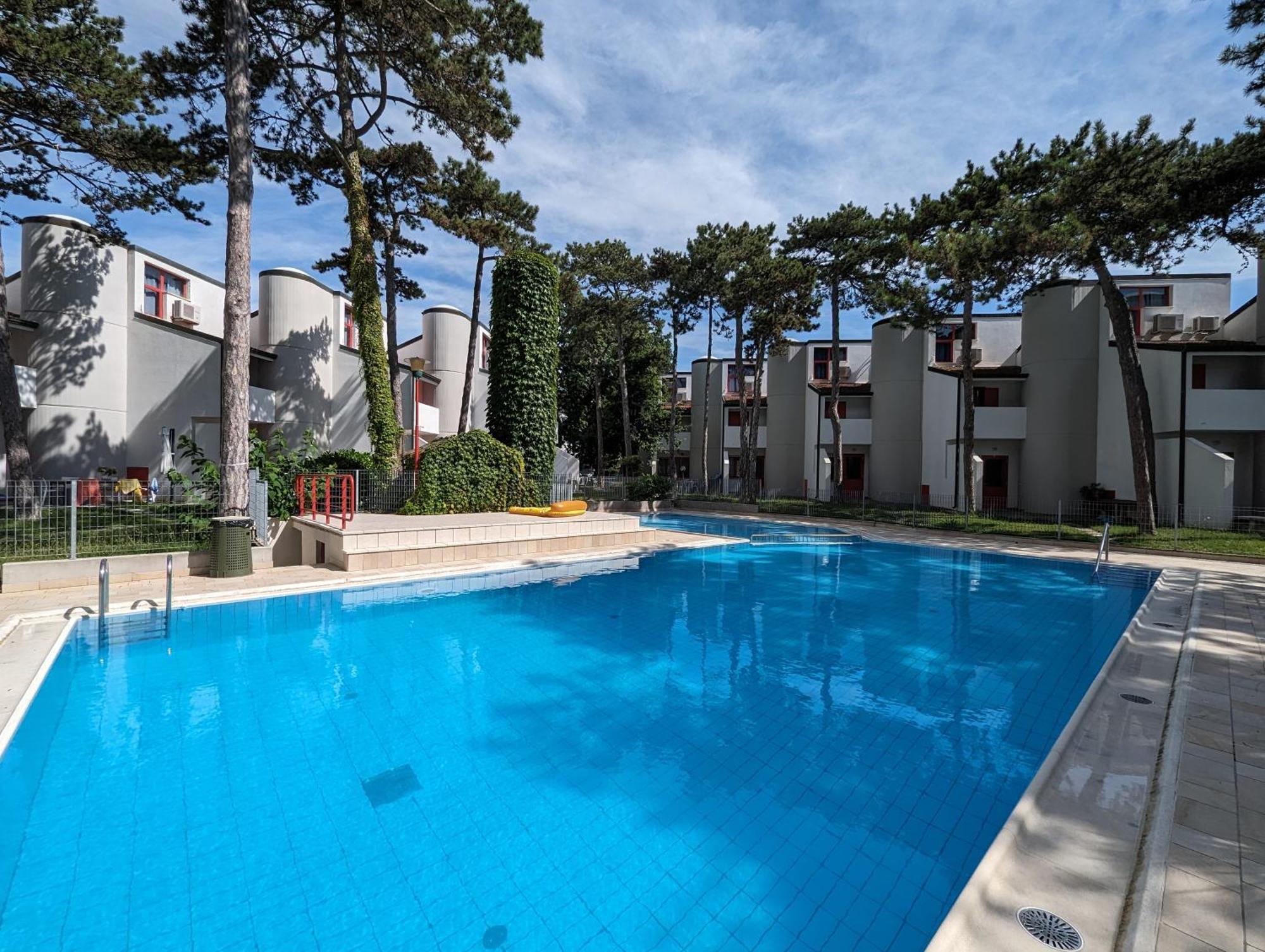 Holiday Village لينانو سابيادورو المظهر الخارجي الصورة