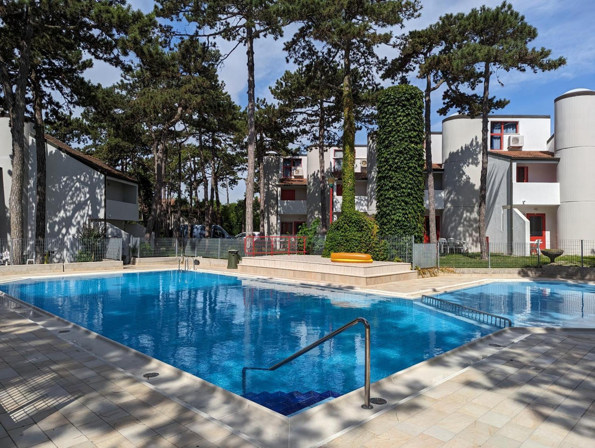 Holiday Village لينانو سابيادورو المظهر الخارجي الصورة